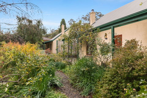 Country Pleasures B&B - Schoolies Week Accommodation 5
