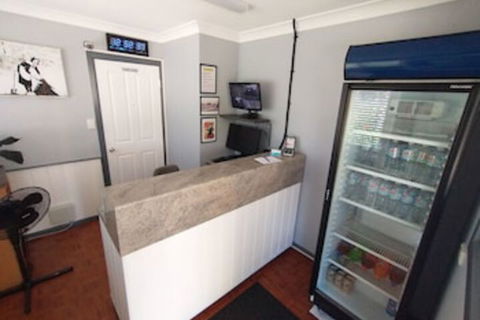 Aspley Sunset Motel - Schoolies Week Accommodation 0