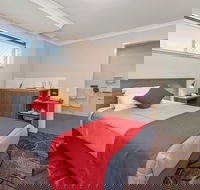 Quality Hotel Bayswater - Schoolies Week Accommodation