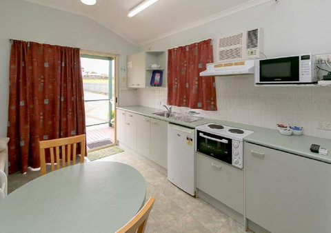 Maryborough Caravan & Tourist Park - Schoolies Week Accommodation 3