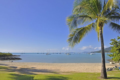 Colonial Court Beachfront Motel And Holiday Stay - Schoolies Week Accommodation 5