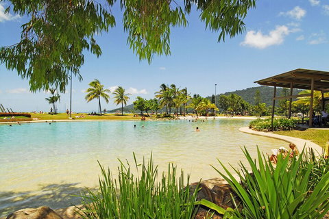 Colonial Court Beachfront Motel And Holiday Stay - Schoolies Week Accommodation 1