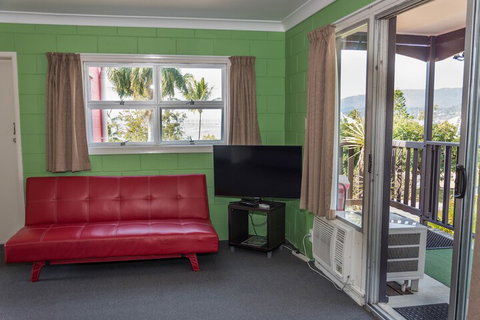 Colonial Court Beachfront Motel And Holiday Stay - Schoolies Week Accommodation 2