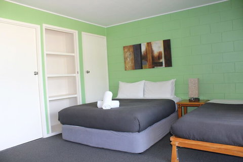 Colonial Court Beachfront Motel And Holiday Stay - Schoolies Week Accommodation 4
