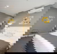 CH Boutique Hotel - Schoolies Week Accommodation