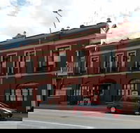 Mandelson's of Goulburn - Schoolies Week Accommodation