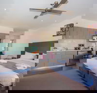 Longview Vineyard - Schoolies Week Accommodation