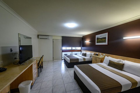 Cannonvale Reef Gateway Hotel - Schoolies Week Accommodation 7