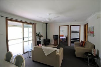 Chiltern Lodge - Schoolies Week Accommodation 2