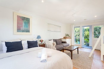 Surf Side Retreat - Schoolies Week Accommodation 1