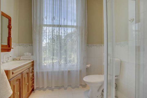 Highton Manor - Schoolies Week Accommodation 7