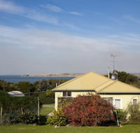 Lady Barron Holiday Home - Schoolies Week Accommodation
