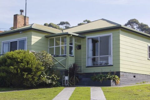 Lady Barron Holiday Home - Schoolies Week Accommodation 3