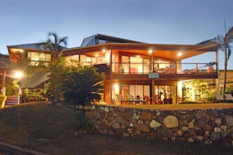 Airlie Waterfront Bed & Breakfast - Schoolies Week Accommodation 0