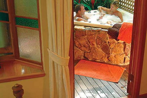 Airlie Waterfront Bed & Breakfast - Schoolies Week Accommodation 3