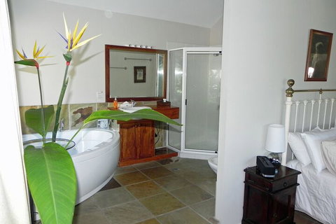 Airlie Waterfront Bed & Breakfast - Schoolies Week Accommodation 5
