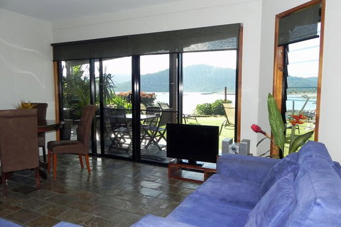 Airlie Waterfront Bed & Breakfast - Schoolies Week Accommodation 2