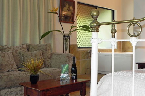 Airlie Waterfront Bed & Breakfast - Schoolies Week Accommodation 6
