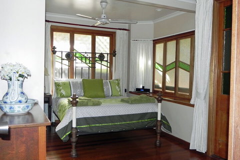Airlie Waterfront Bed & Breakfast - Schoolies Week Accommodation 4