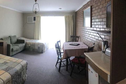 Cardigan Lodge Motel - Schoolies Week Accommodation 5