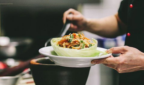 Eat Thai - Schoolies Week Accommodation 15