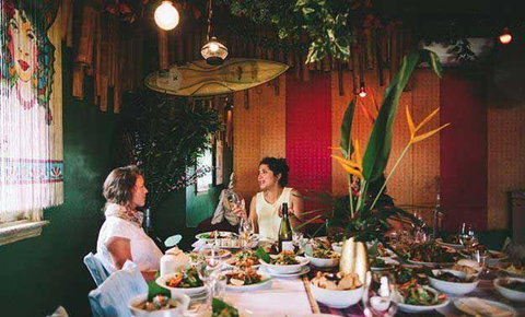 Eat Thai - Schoolies Week Accommodation 5