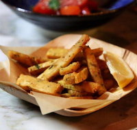 Gigi Pizzeria - Schoolies Week Accommodation