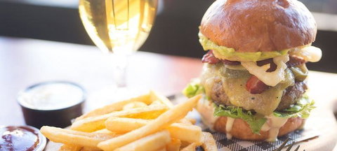 Onesta Cucina - Schoolies Week Accommodation 1