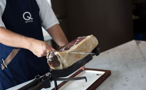 Q Dining - Schoolies Week Accommodation 9