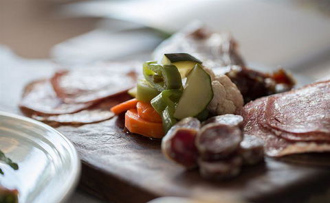 Q Dining - Schoolies Week Accommodation 11