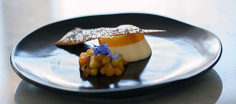 Q Dining - Schoolies Week Accommodation 12