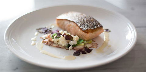 Q Dining - Schoolies Week Accommodation 5