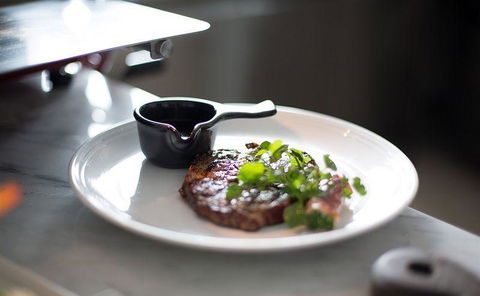 Q Dining - Schoolies Week Accommodation 7