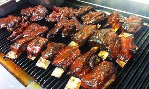 The Smoke BBQ - Schoolies Week Accommodation 5