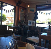 Two Birds Gallery Cafe - Schoolies Week Accommodation