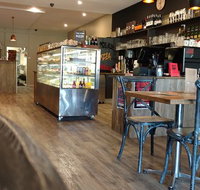 Four Leaves Cafe - Schoolies Week Accommodation