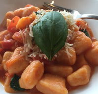 Mayflour Cakes - Schoolies Week Accommodation