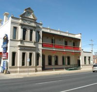 Mitchell River Tavern - Schoolies Week Accommodation