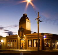 Central Hotel Bistro - Schoolies Week Accommodation