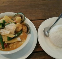 Absolute Thai At The Inn - Schoolies Week Accommodation
