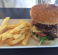 Jules by the Lake Cafe - Schoolies Week Accommodation