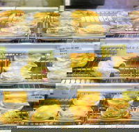 LB Hot Bread - Schoolies Week Accommodation