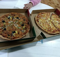 Pedro's Pizza - Schoolies Week Accommodation