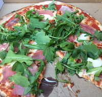 Pizza Gusto - Schoolies Week Accommodation