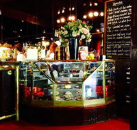 Tilley's Devine Cafe Gallery - Schoolies Week Accommodation