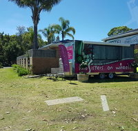 Two Sisters on Wheels - Schoolies Week Accommodation