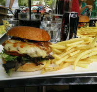 Beess  Co Cafe - Schoolies Week Accommodation
