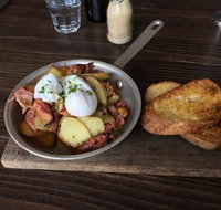 EQ Cafe - Schoolies Week Accommodation