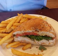 Lido Cafe  Bar - Schoolies Week Accommodation