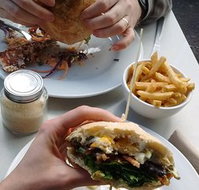 Two Hands - Schoolies Week Accommodation